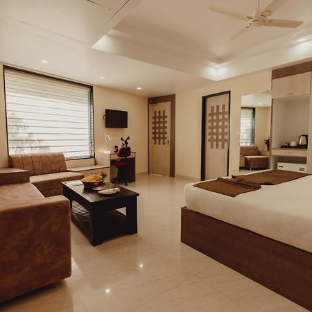 Hotel Bigwig Jabalpur Buitenkant foto