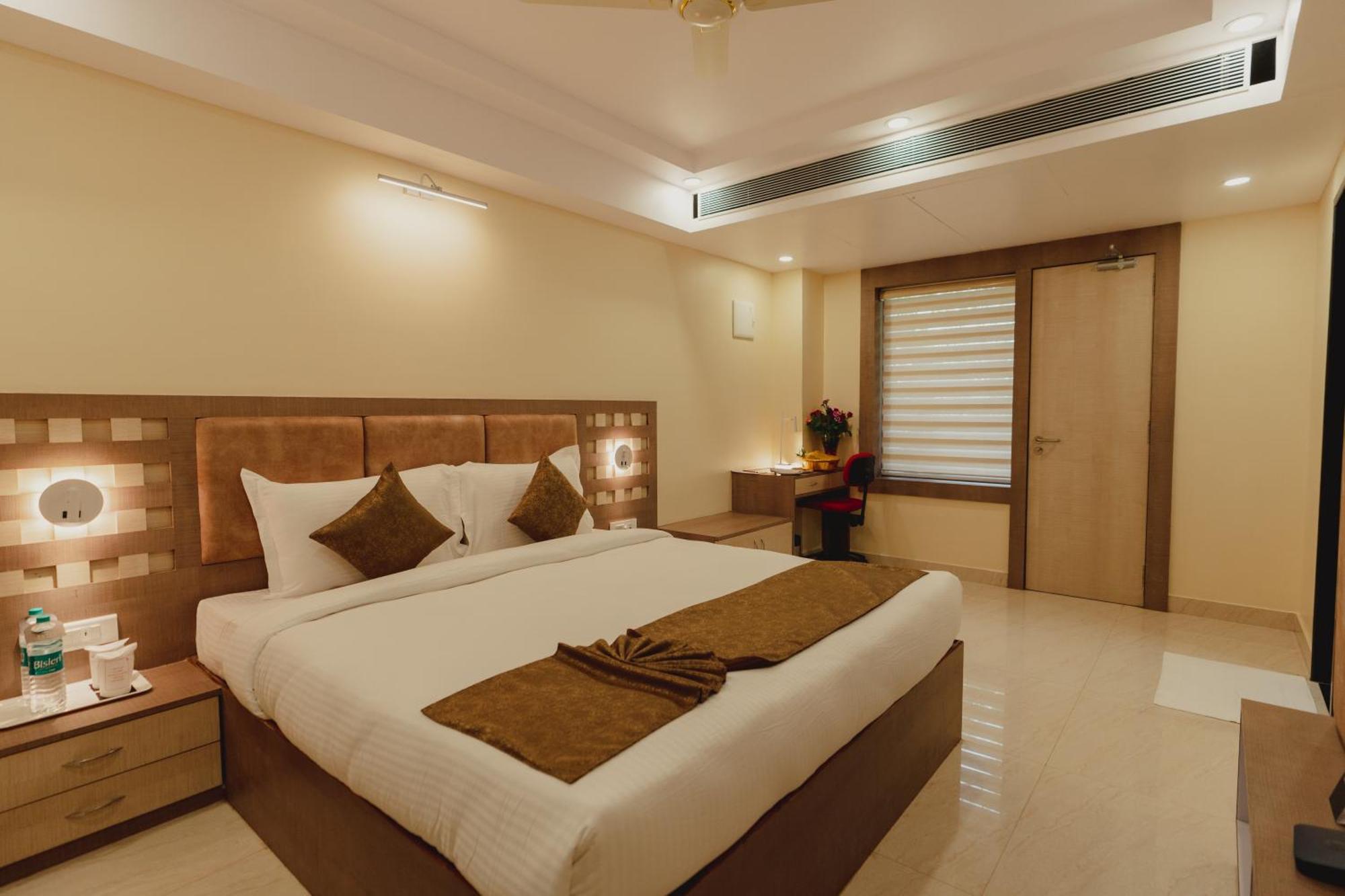 Hotel Bigwig Jabalpur Buitenkant foto