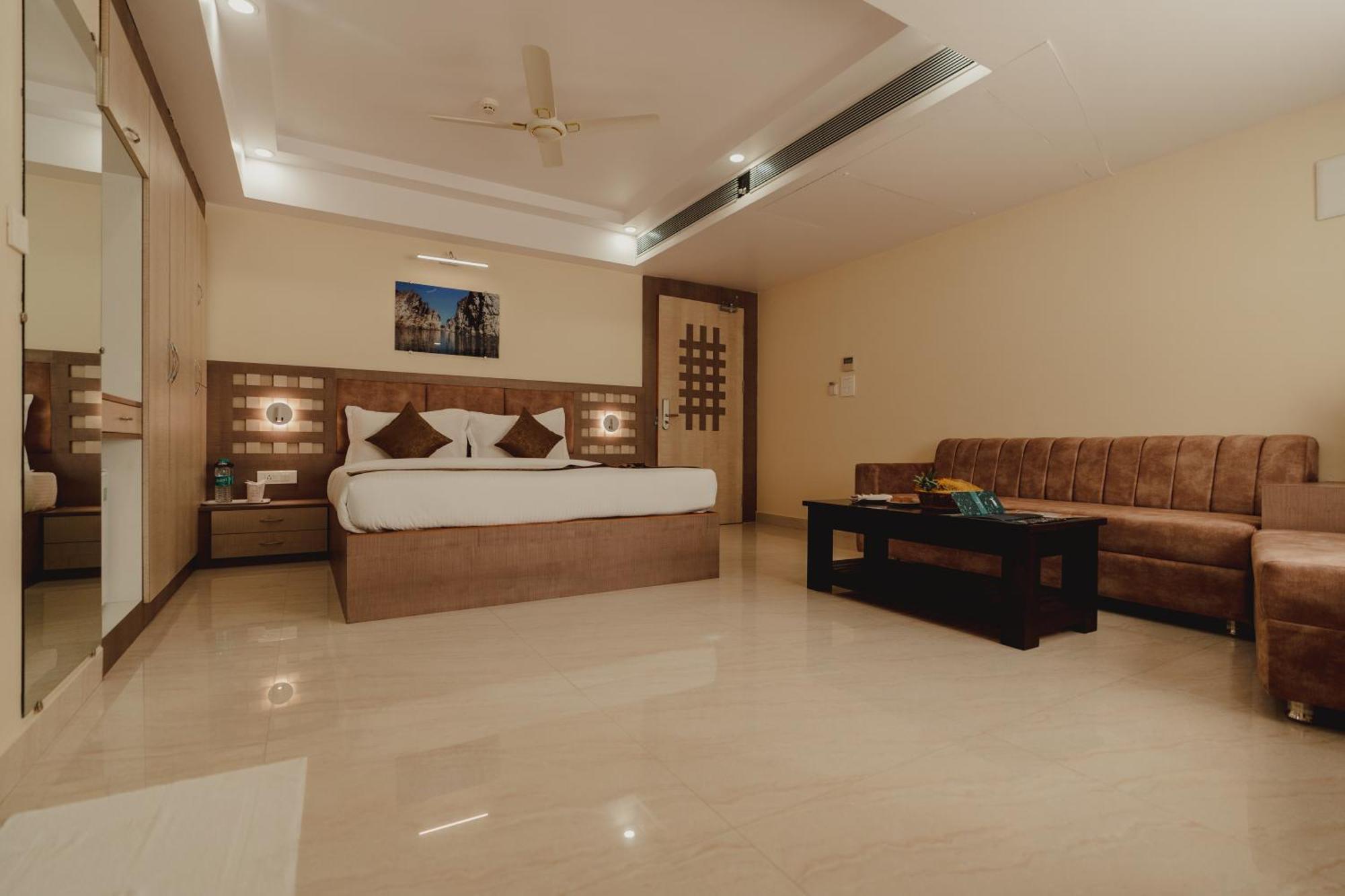 Hotel Bigwig Jabalpur Buitenkant foto