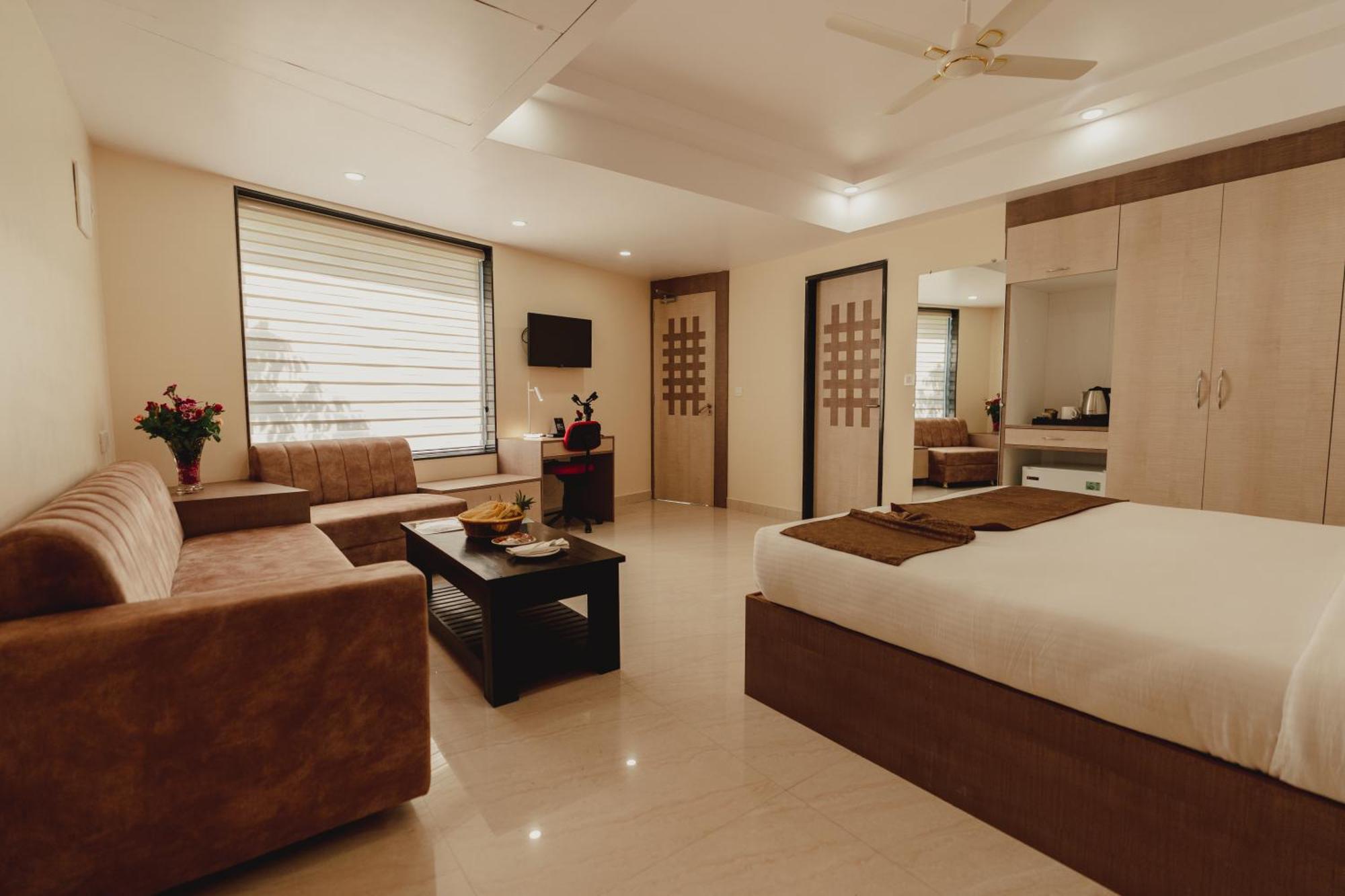 Hotel Bigwig Jabalpur Buitenkant foto